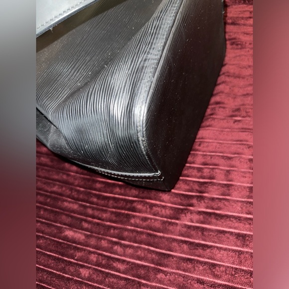 Louis Vuitton Epi Noe Bucket Bag - Picture 8 of 17